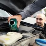 Hurtownie olejów silnikowych - klucz do sprawnego działania samochodu
